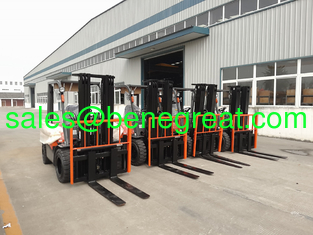 Китай Empilhadeira diesel com capacidade de 6600lbs isuzu motor 3ton empilhadeira com transmissão hidráulica поставщик